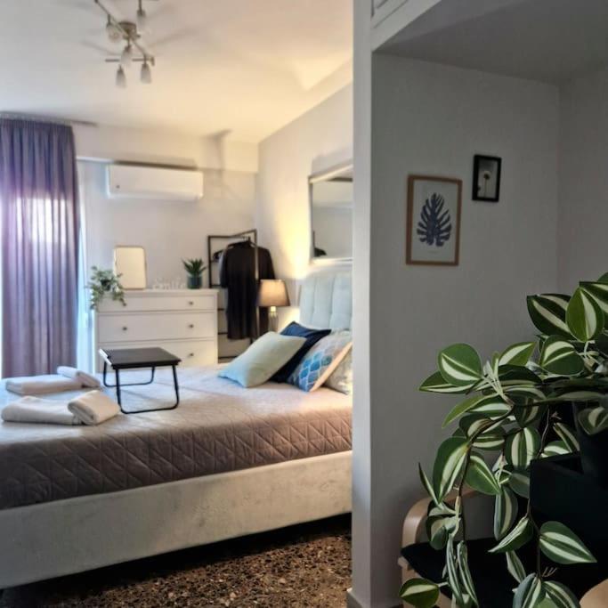 Chic Apt Near Acropolis - Avdi Square Athene Buitenkant foto
