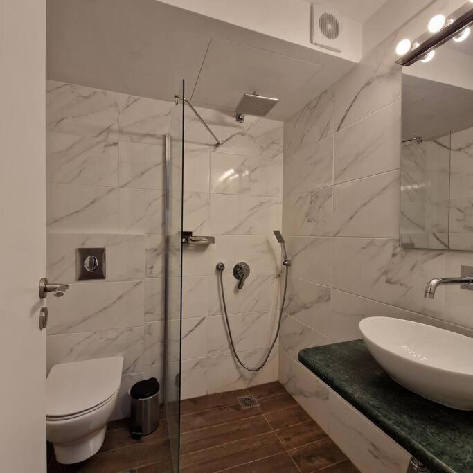 Chic Apt Near Acropolis - Avdi Square Athene Buitenkant foto