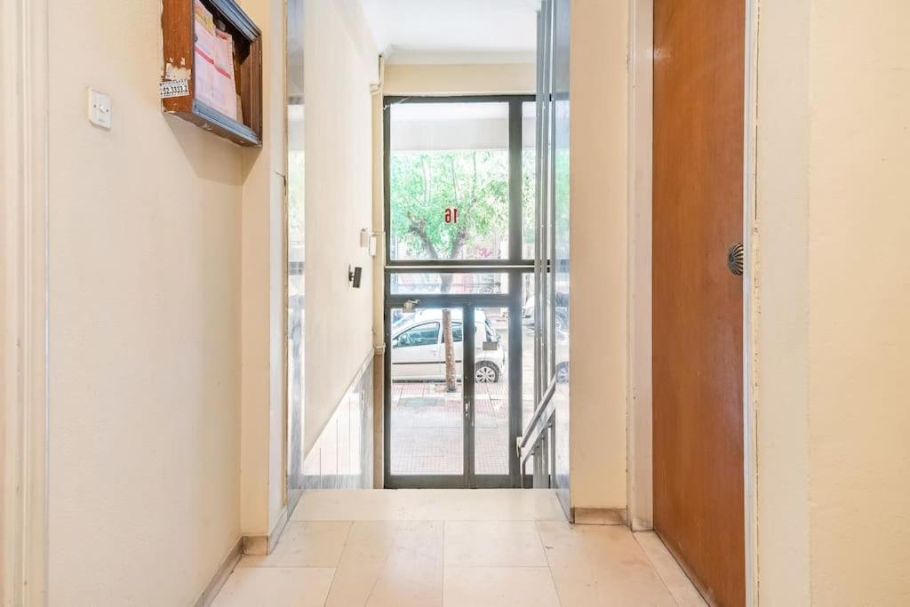 Chic Apt Near Acropolis - Avdi Square Athene Buitenkant foto