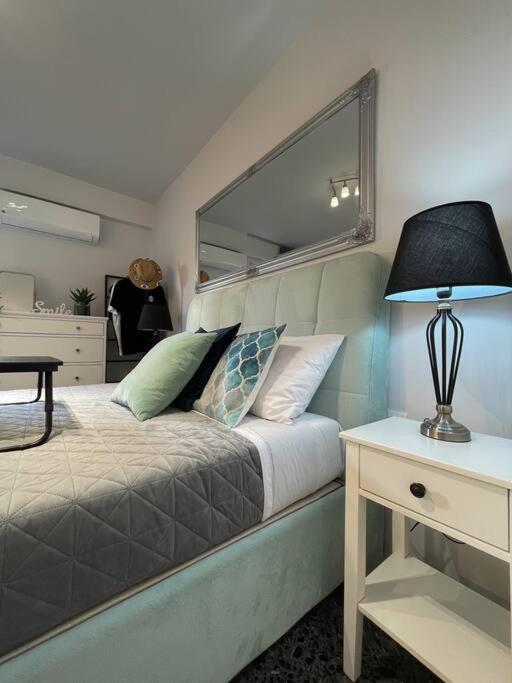 Chic Apt Near Acropolis - Avdi Square Athene Buitenkant foto