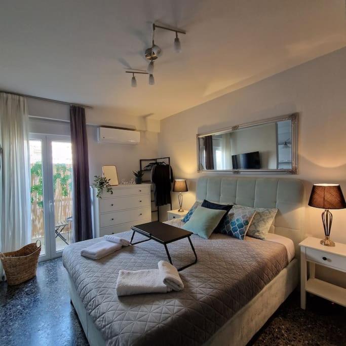 Chic Apt Near Acropolis - Avdi Square Athene Buitenkant foto
