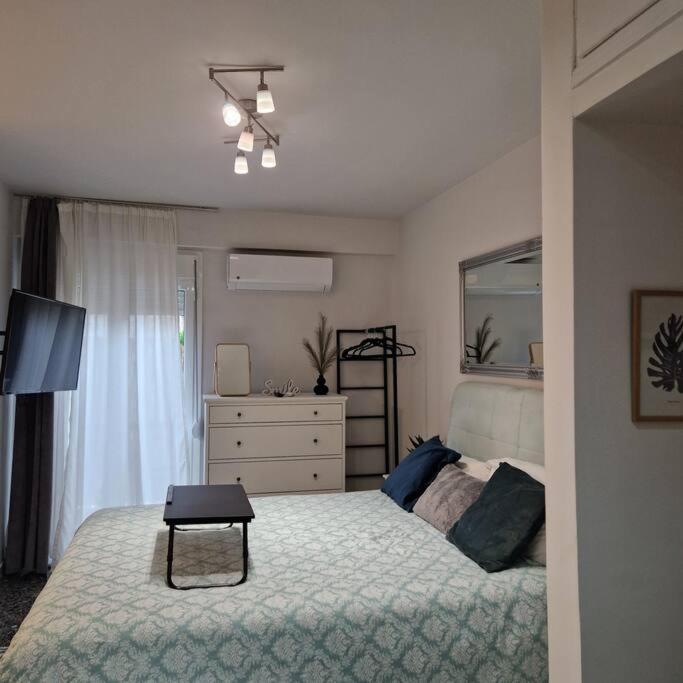 Chic Apt Near Acropolis - Avdi Square Athene Buitenkant foto