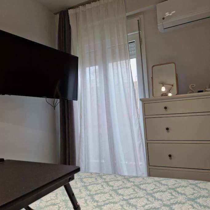 Chic Apt Near Acropolis - Avdi Square Athene Buitenkant foto